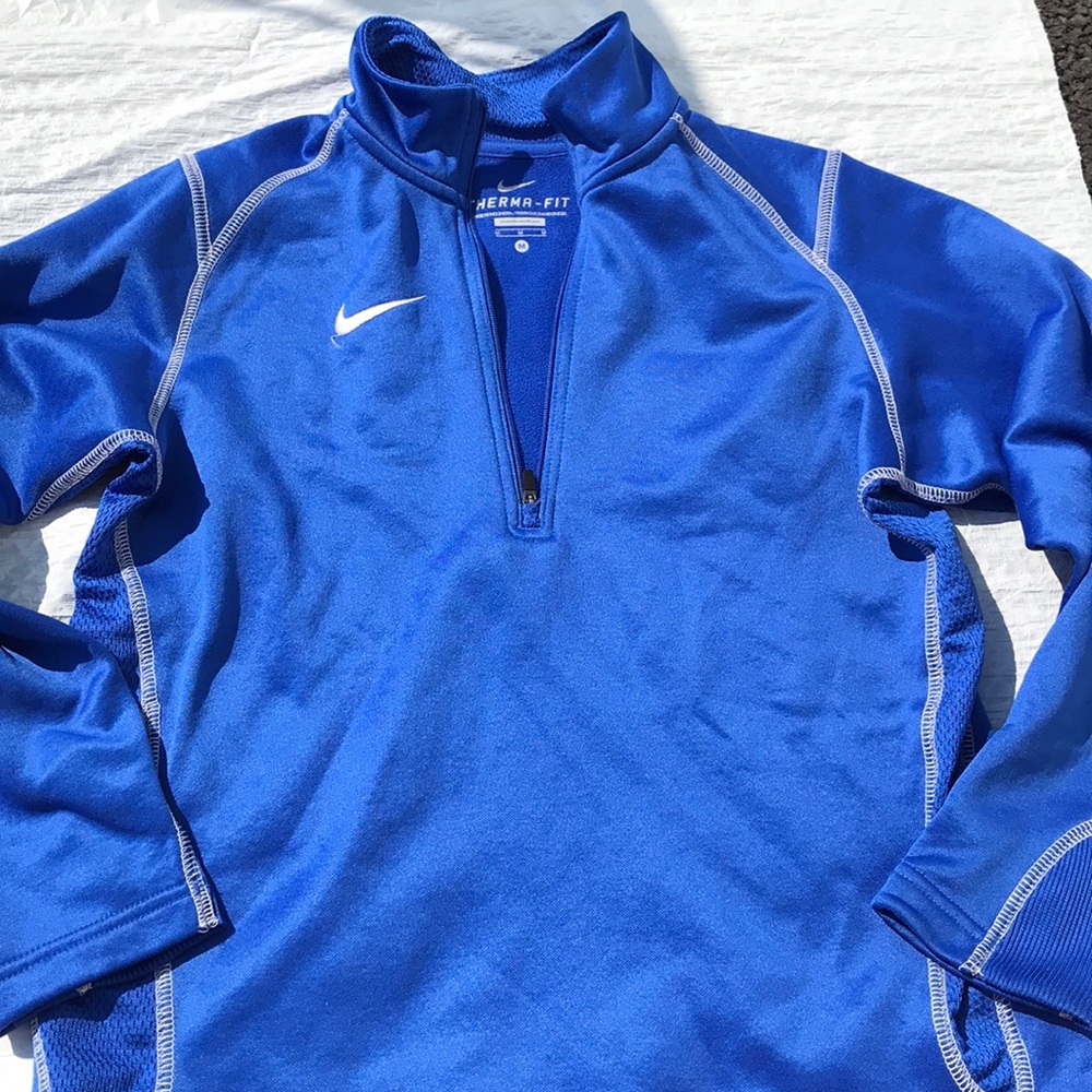 Nike thermafit boys size medium.